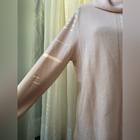 Pink Turtleneck - Picture 4 of 8